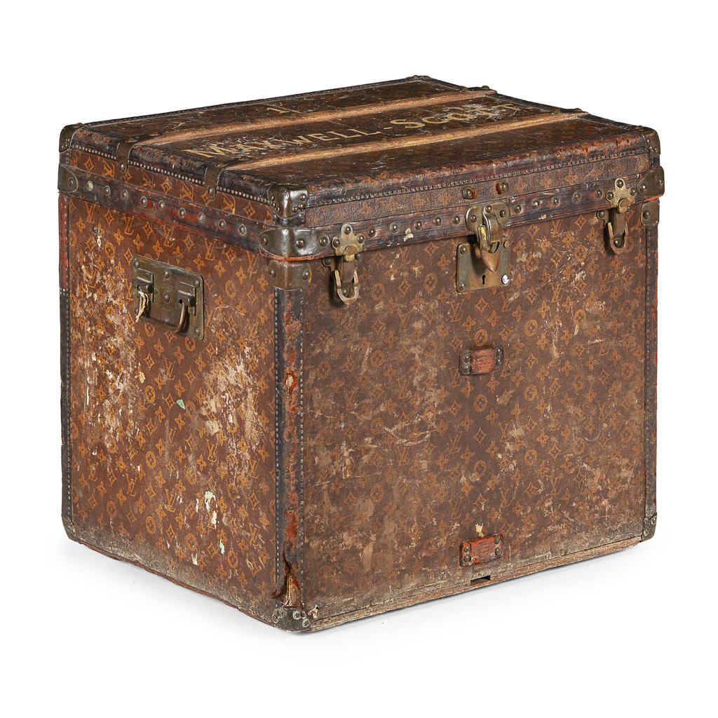 LOUIS VUITTON TRAVELLING TRUNK
