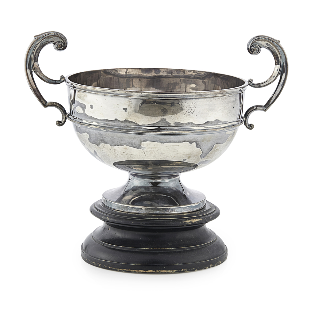 A twin handled rose bowl