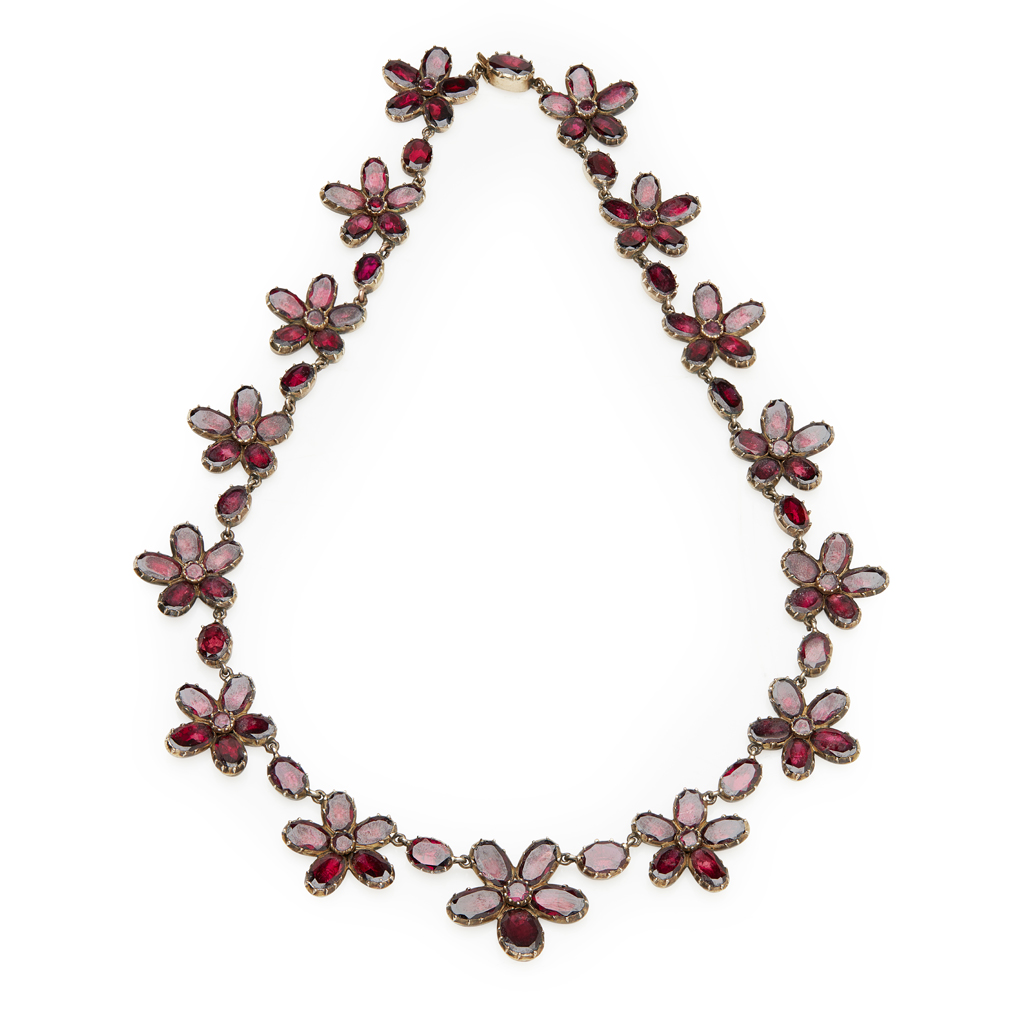 A Georgian garnet set necklace