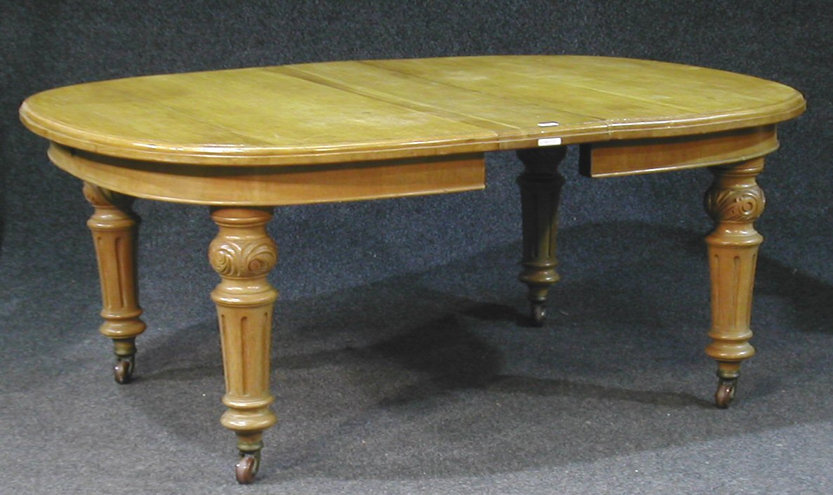 An oak extending dining table