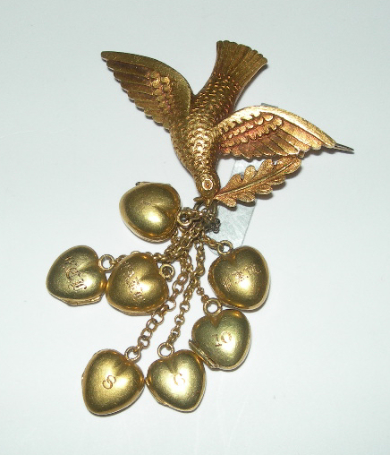 A Victorian gold brooch,
