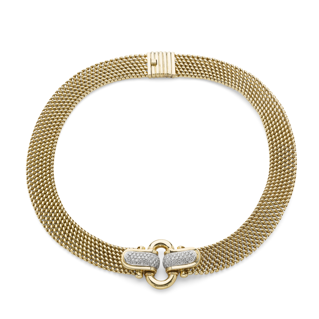 A contemporary diamond set collar