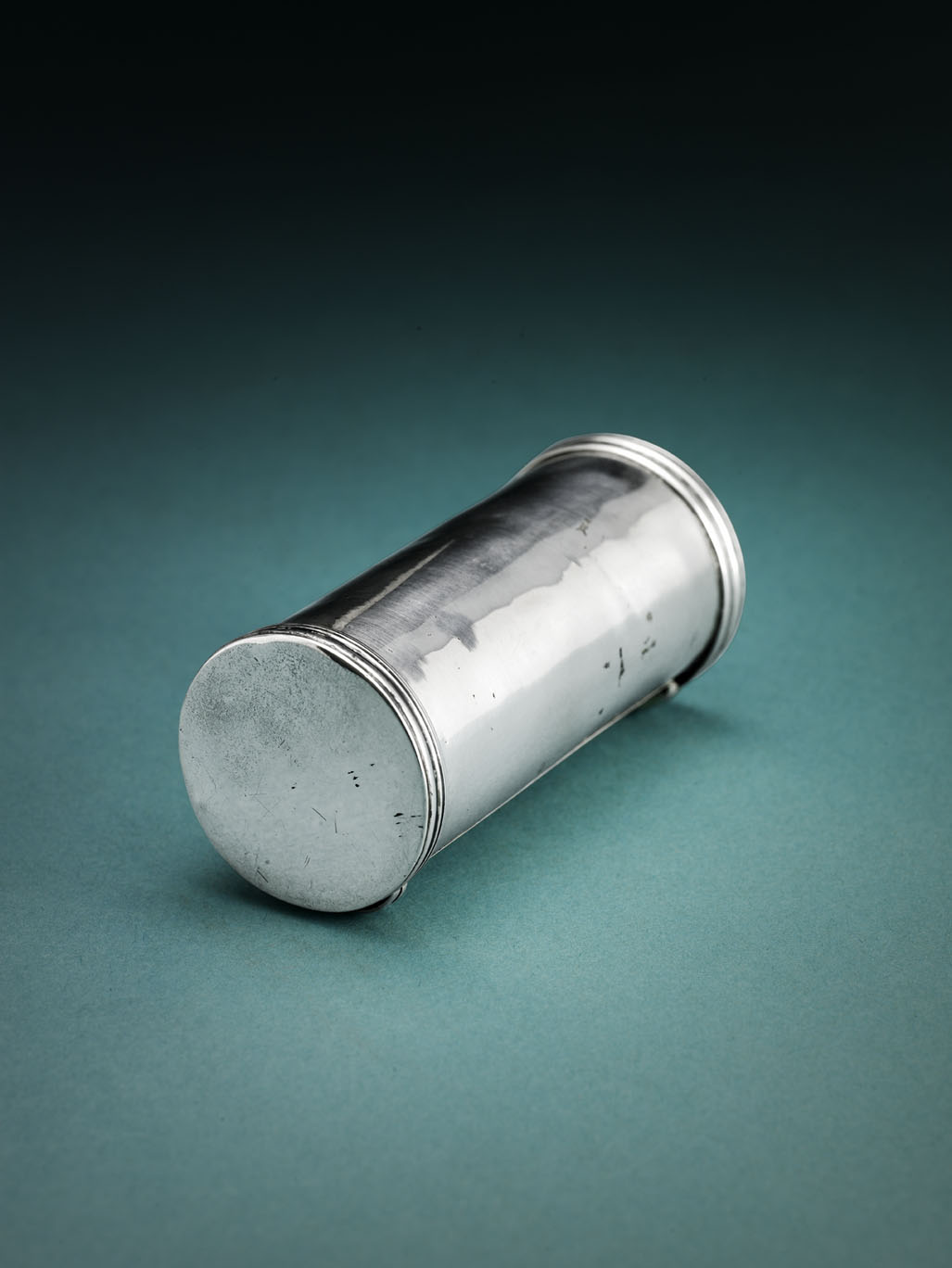 A George III cylindrical nutmeg grater