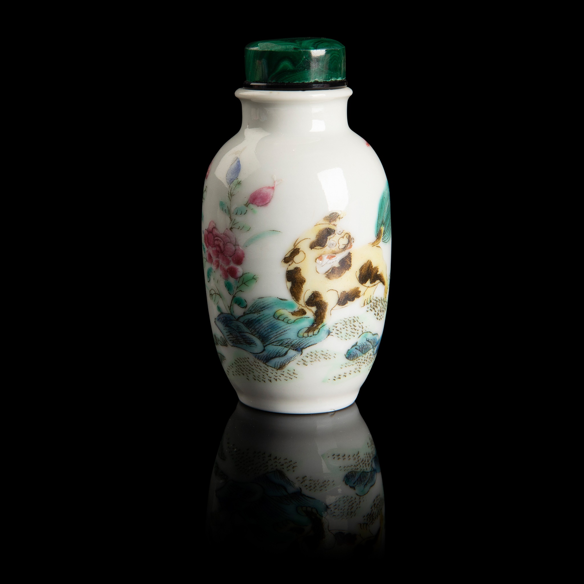 FAMILLE ROSE SNUFF BOTTLE
