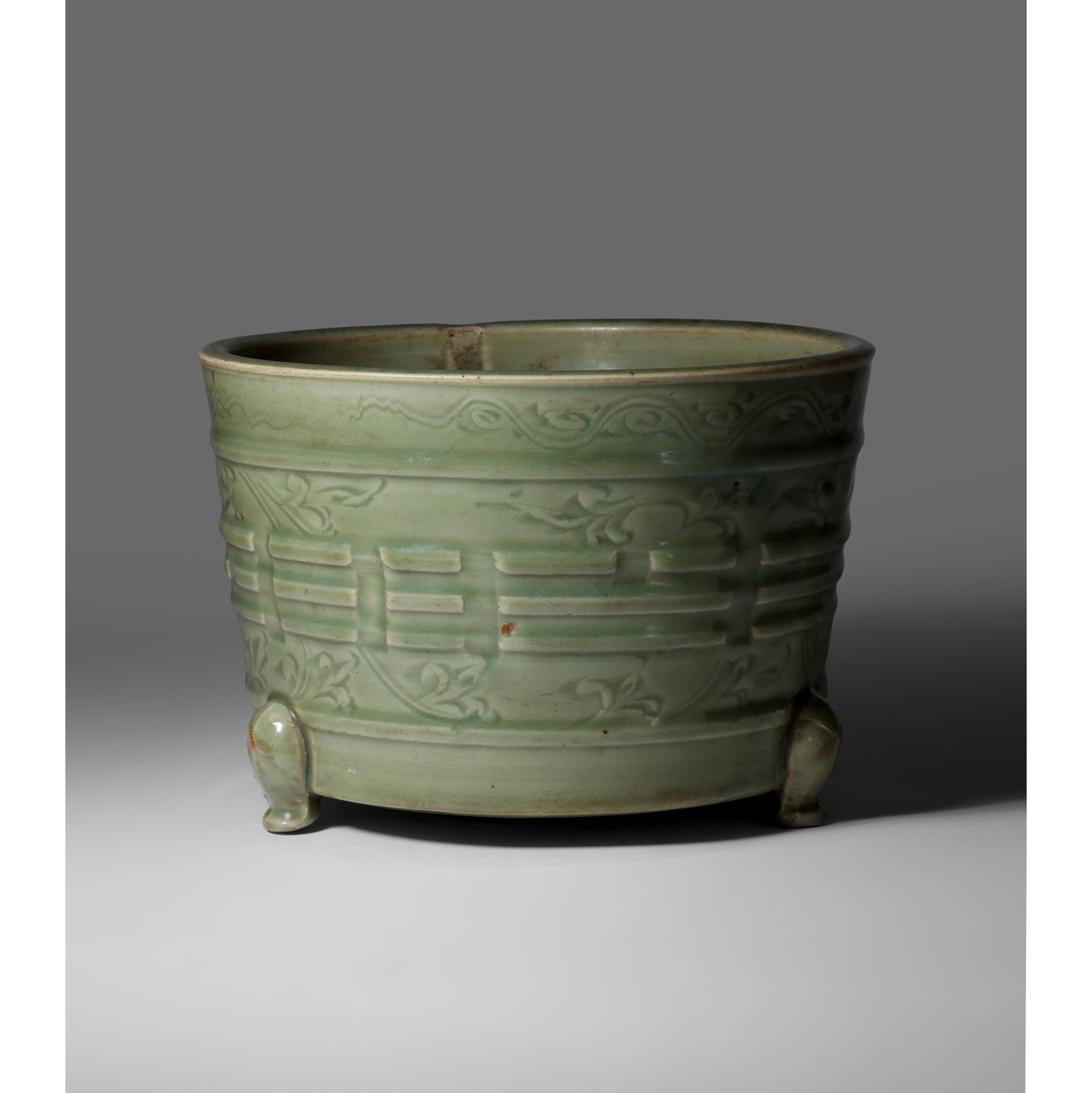 LARGE LONGQUAN CELADON 'TRIGRAMS' TRIPOD CENSER
