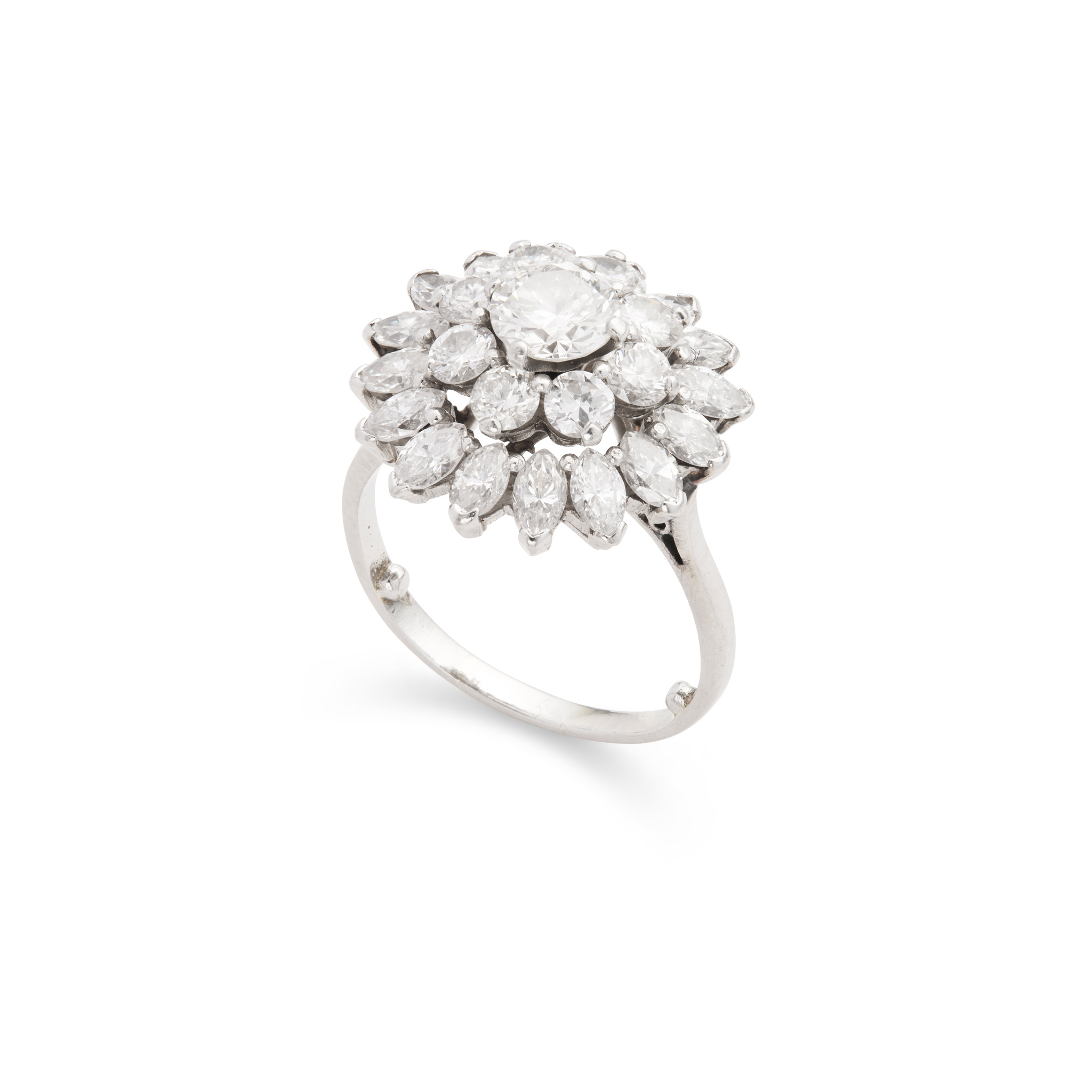 A diamond cluster ring
