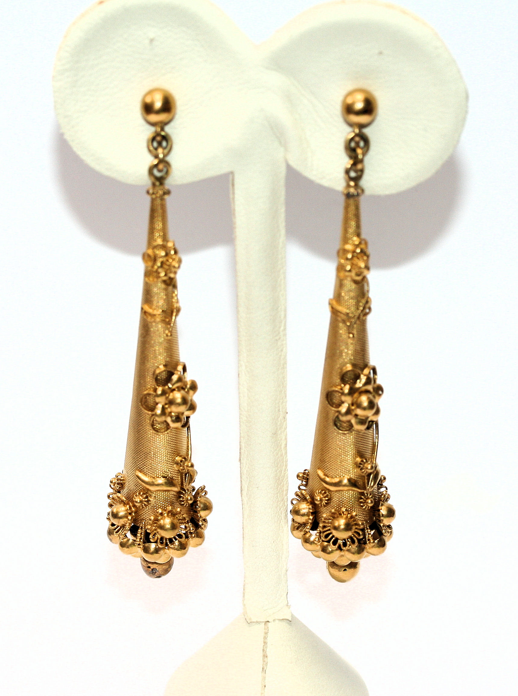 A Victorian pair of pendant earrings