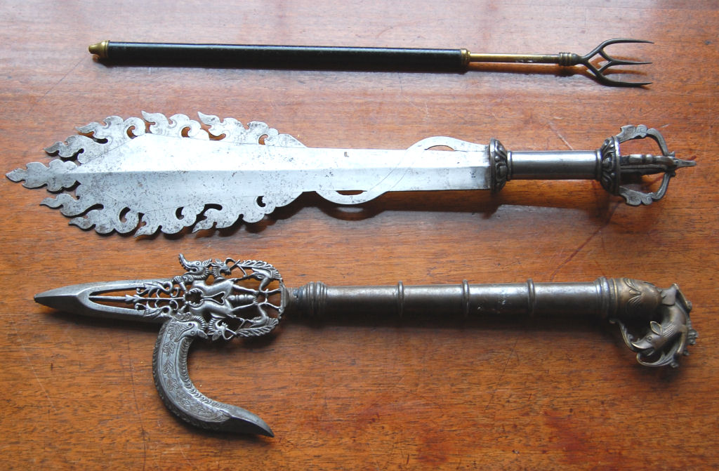 MONGOLIAN POLISHED STEEL SPEAR