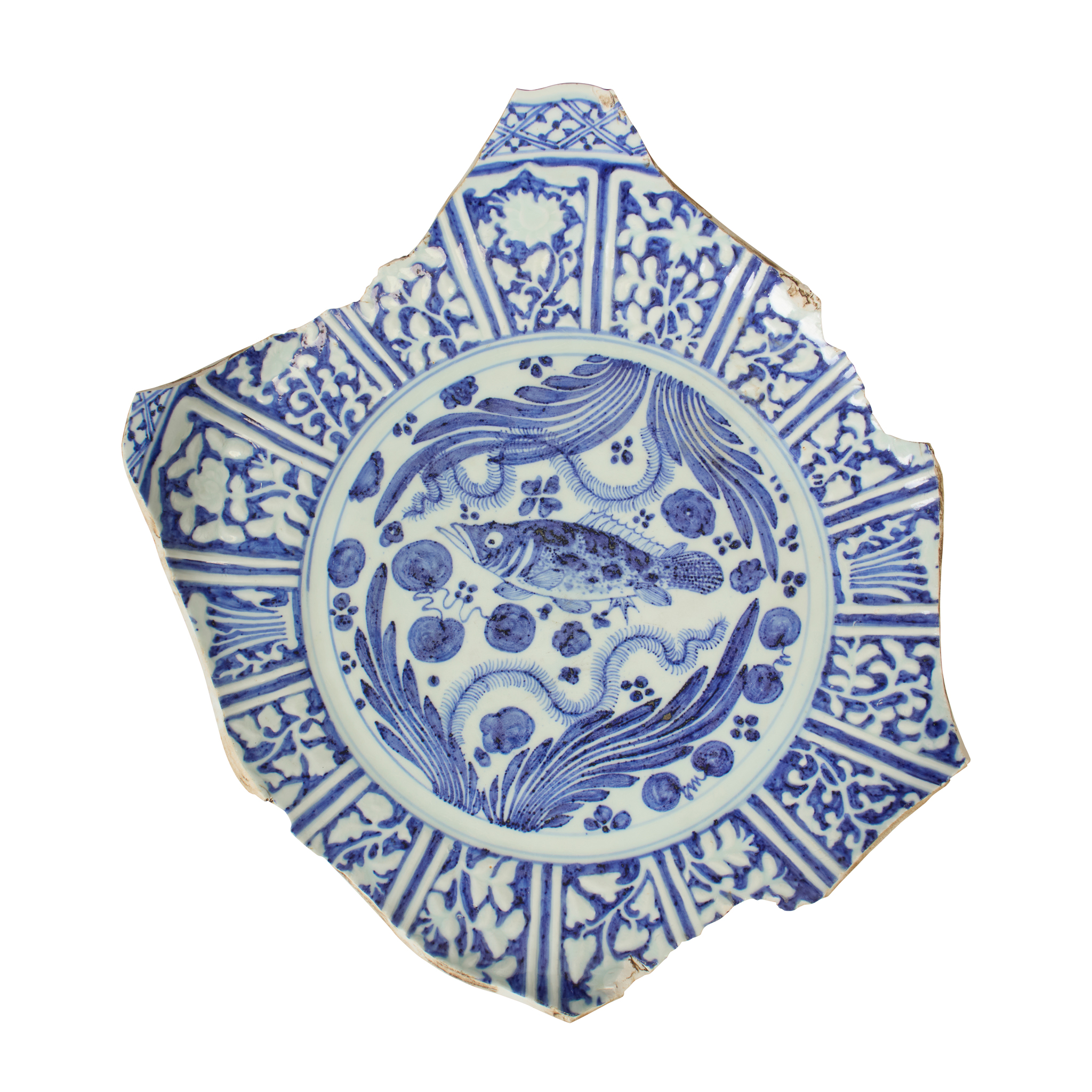 BLUE AND WHITE 'FISH' CHARGER FRAGMENT