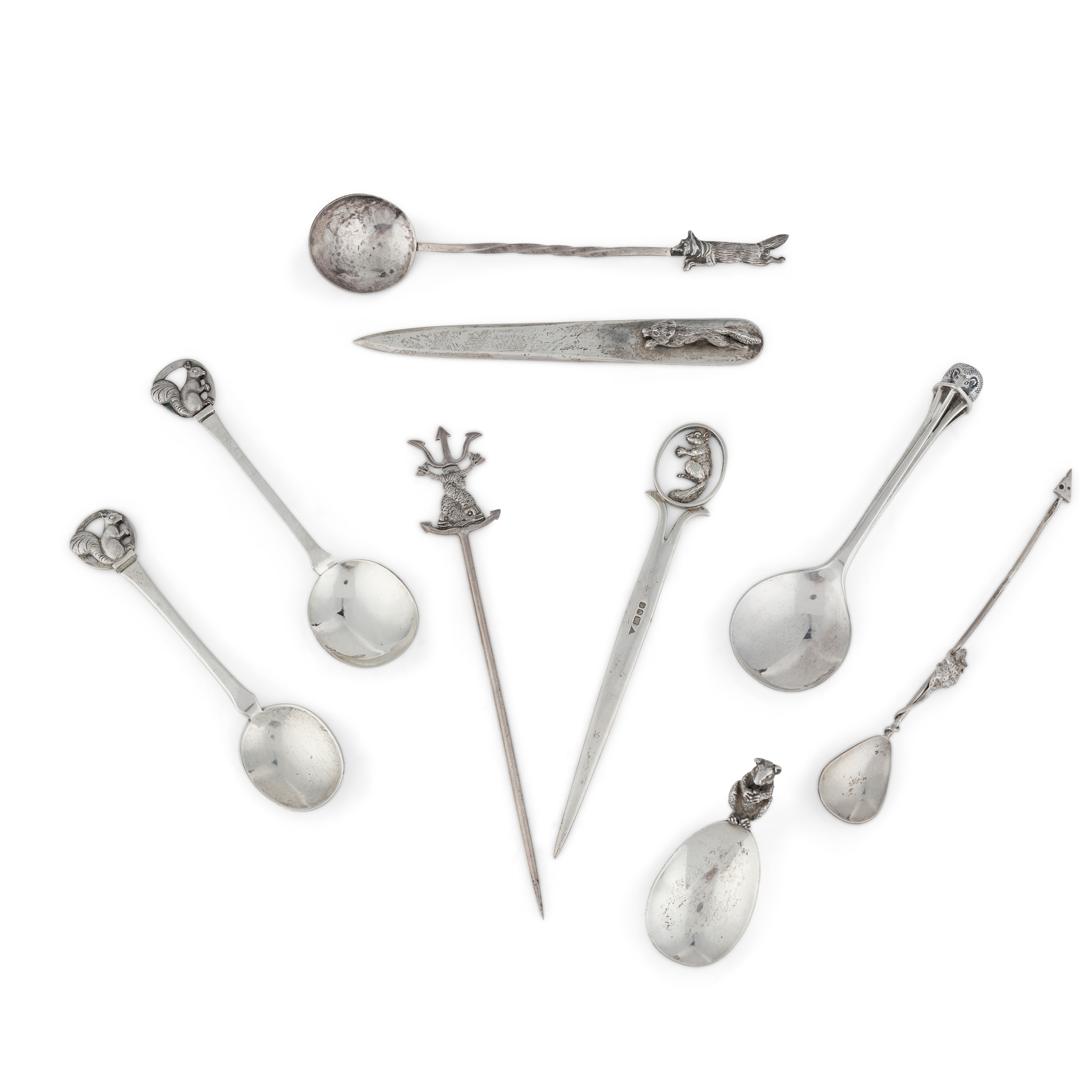 A COLLECTION OF CONTEMPORARY ACCESSORIES AND SPOONS