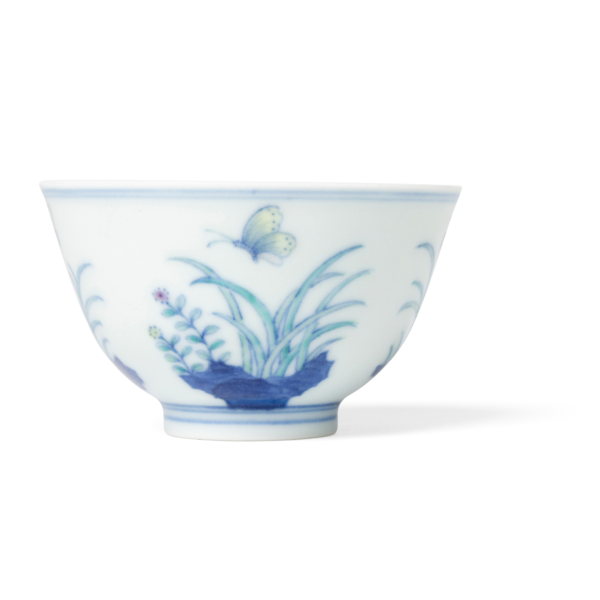 CHINESE DOUCAI 'BUTTERFLY AND FLOWER' CUP