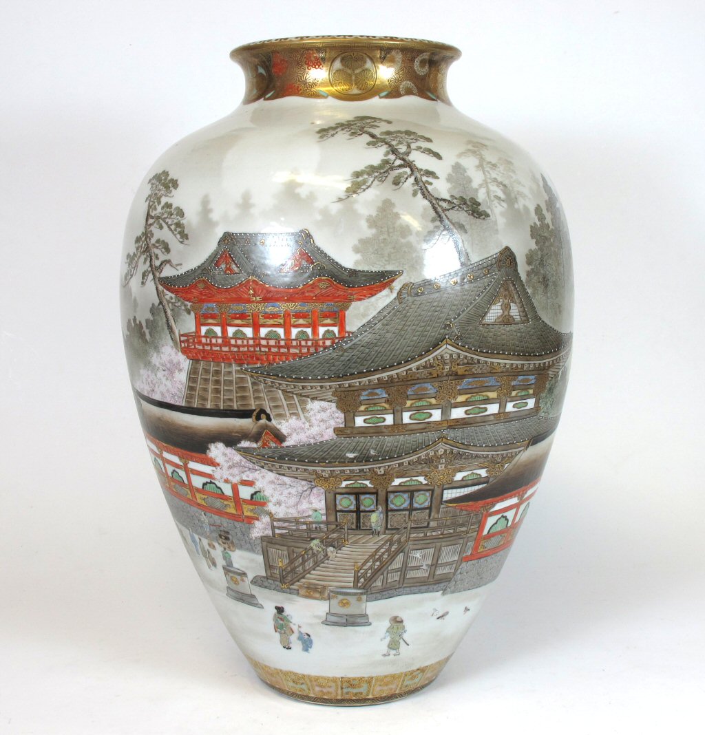 LARGE JAPANESE SATSUMA VASE