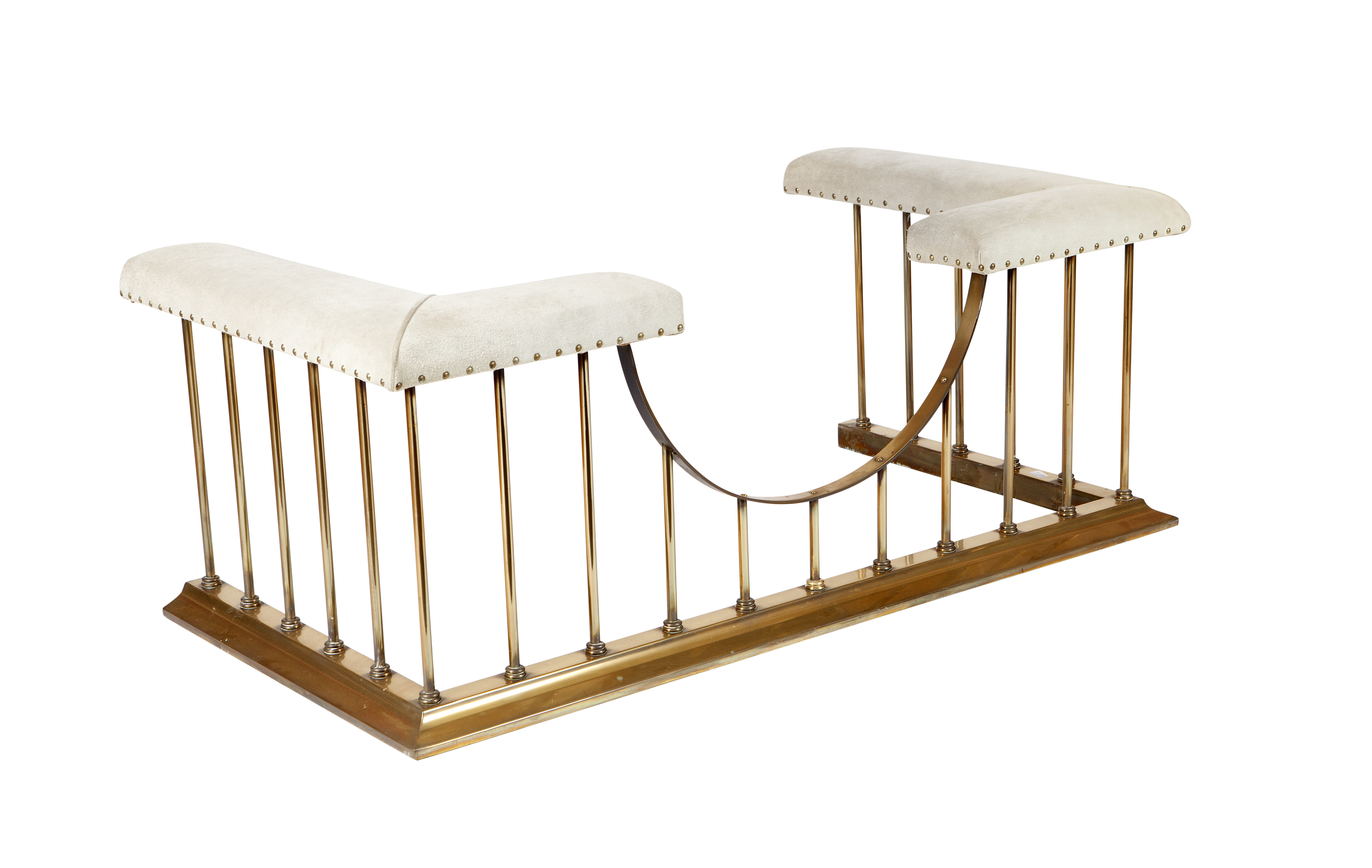 LATE VICTORIAN / EDWARDIAN BRASS CLUB FENDER