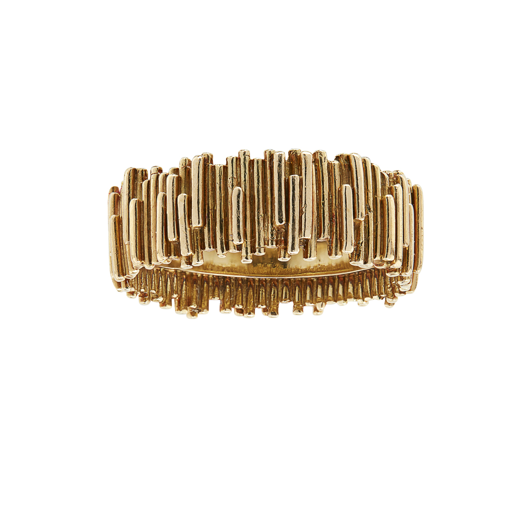 CHARLES DE TEMPLE - An 18ct gold band