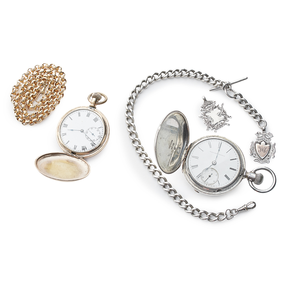 A modern Georgian style neck chain