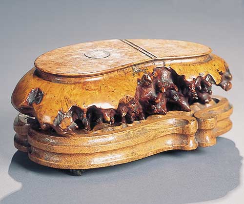 A Scottish 19th century burr elm snuff mull