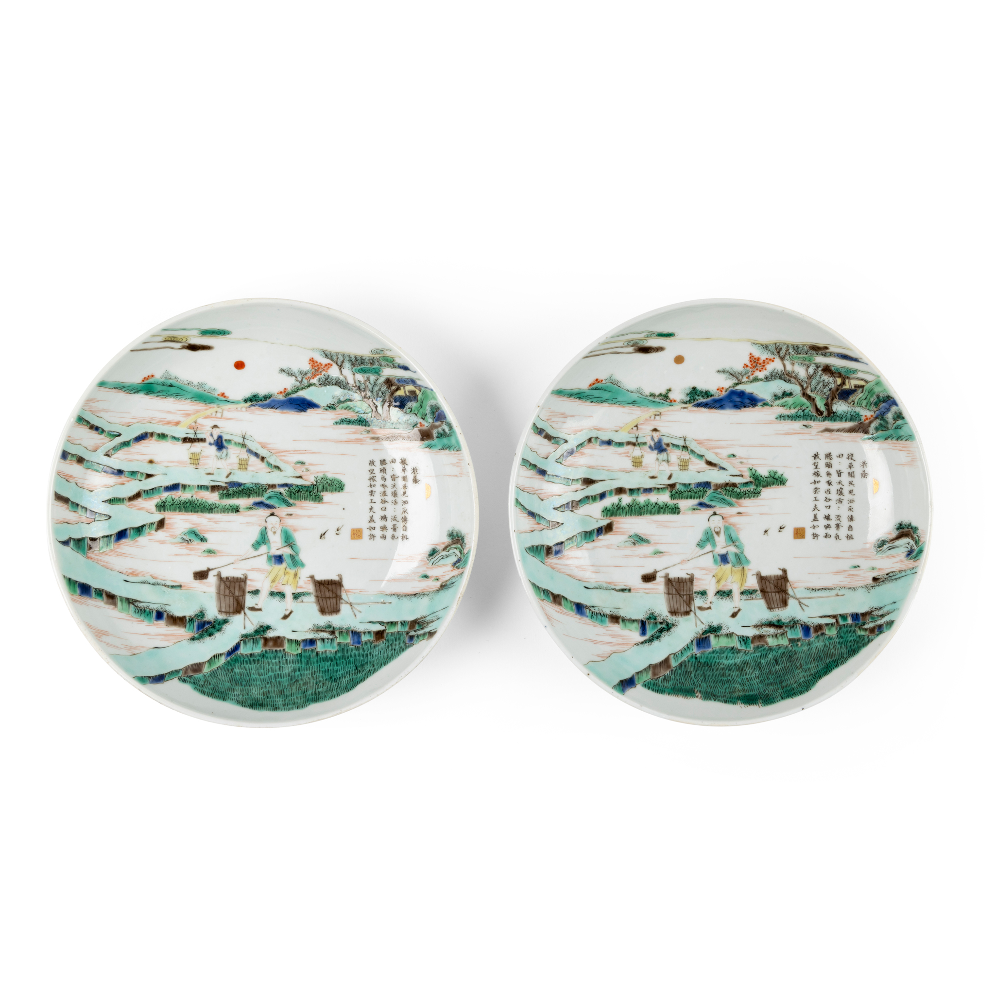 PAIR OF CHINESE WUCAI CIRCULAR PLATES