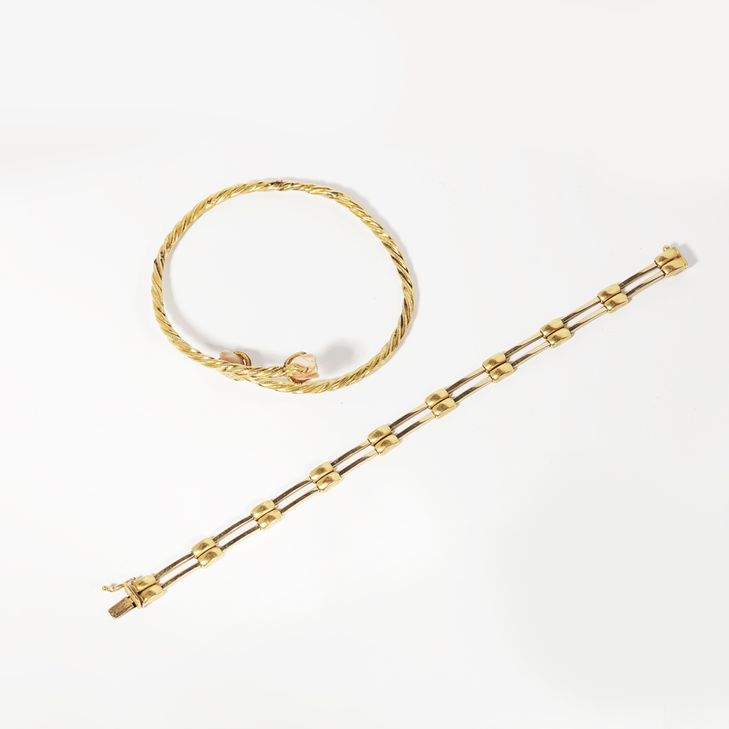 A carved coral set bracelet