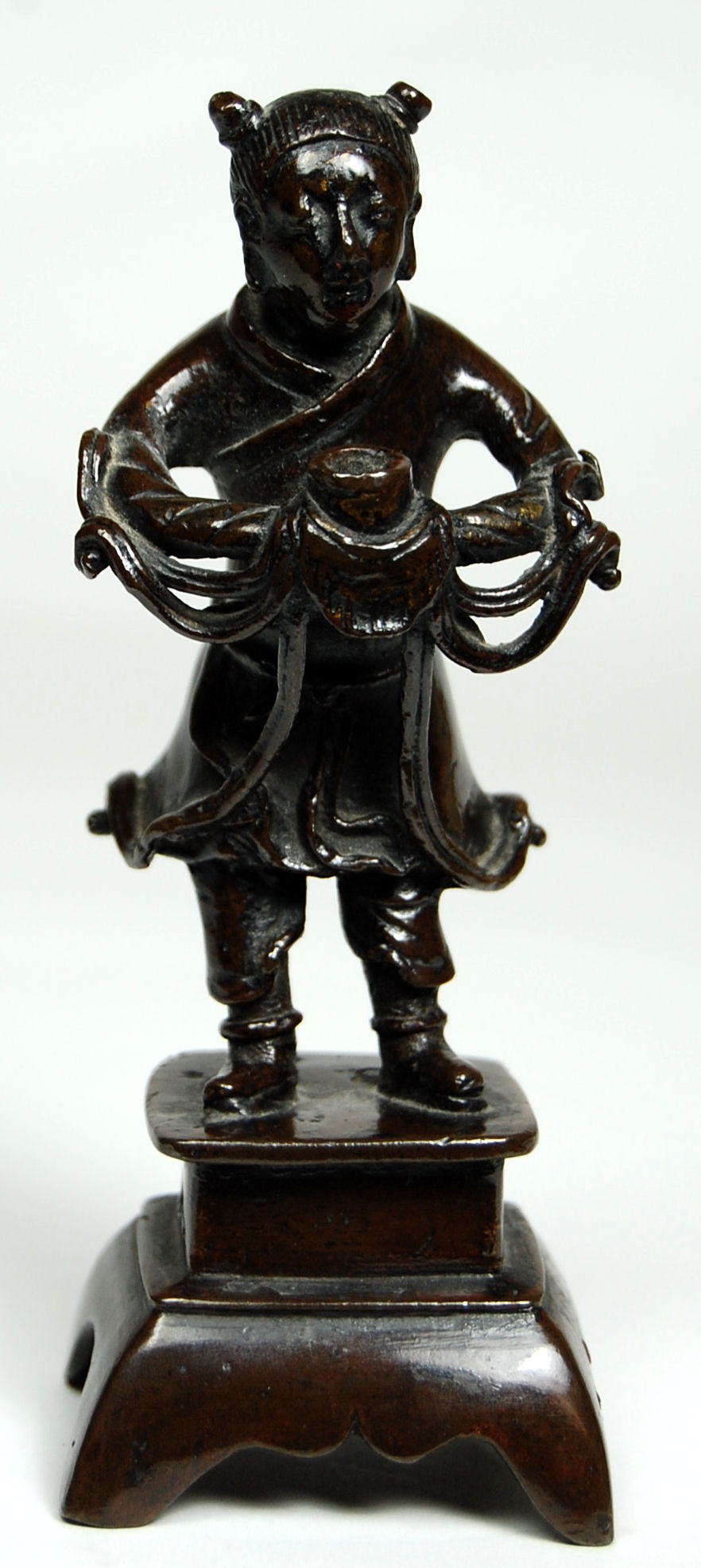 A 17th/18th century Chinese bronze figure of a boy