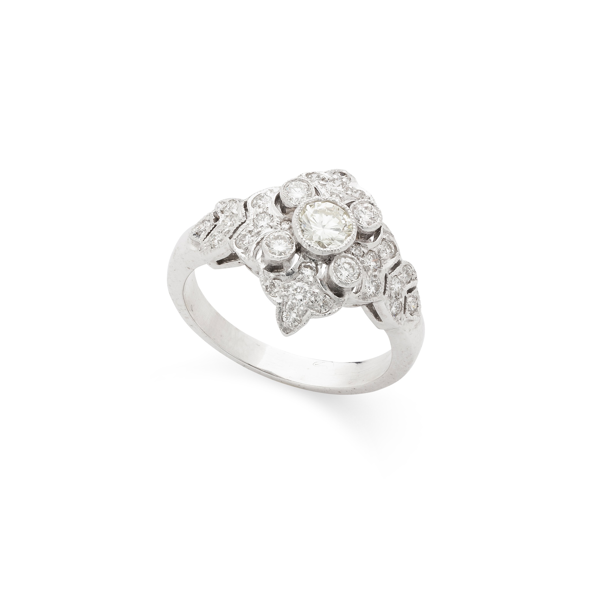 A diamond cluster ring