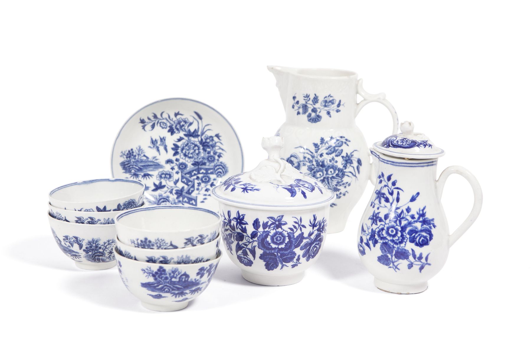 GROUP OF FIRST PERIOD WORCESTER BLUE AND WHITE PORCELAIN