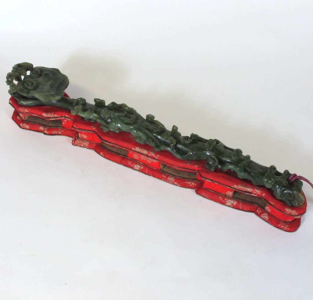 GOOD CHINESE CARVED GREEN JADE RUYI SCEPTRE