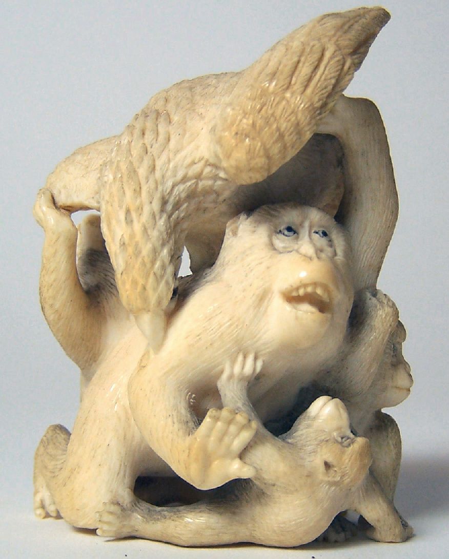 JAPANESE CARVED IVORY FIGURE GROUP