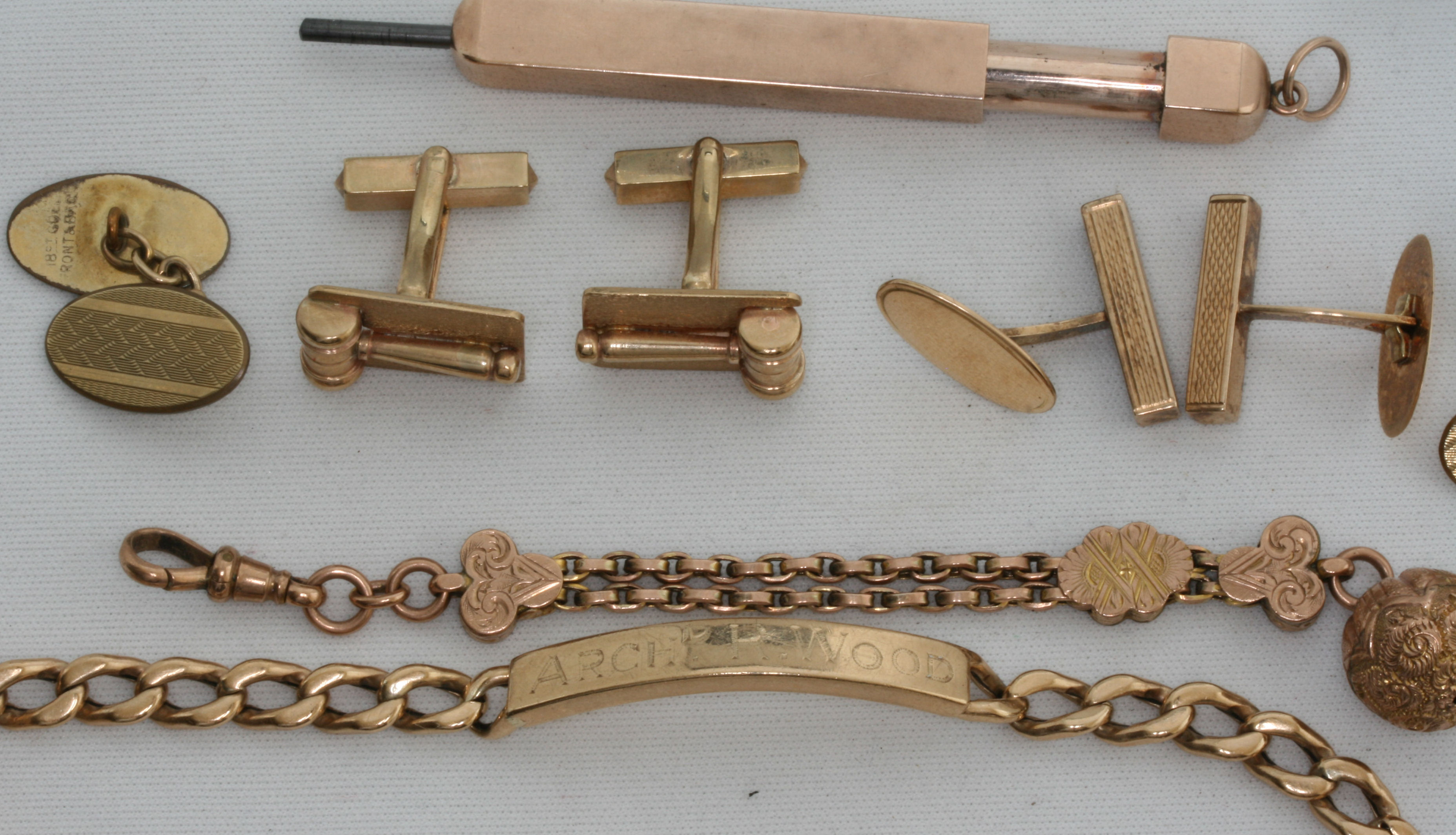 A collection of Gentleman's gold jewellery