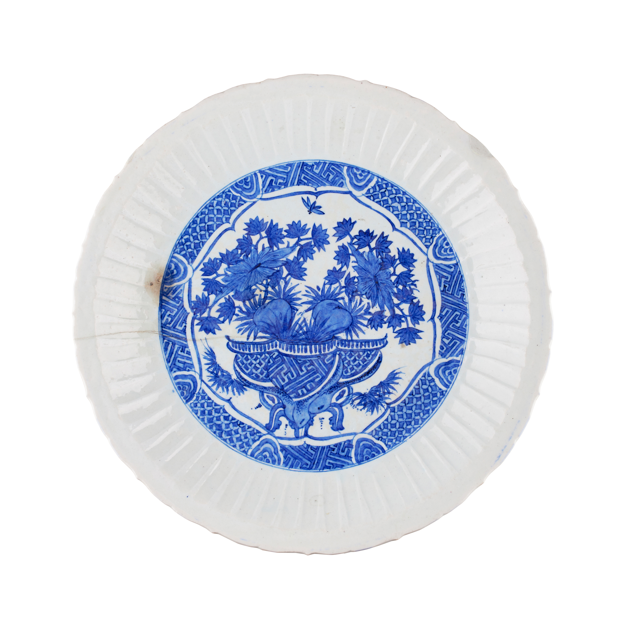 A MONUMENTAL SAFAVID BLUE AND WHITE POTTERY DISH