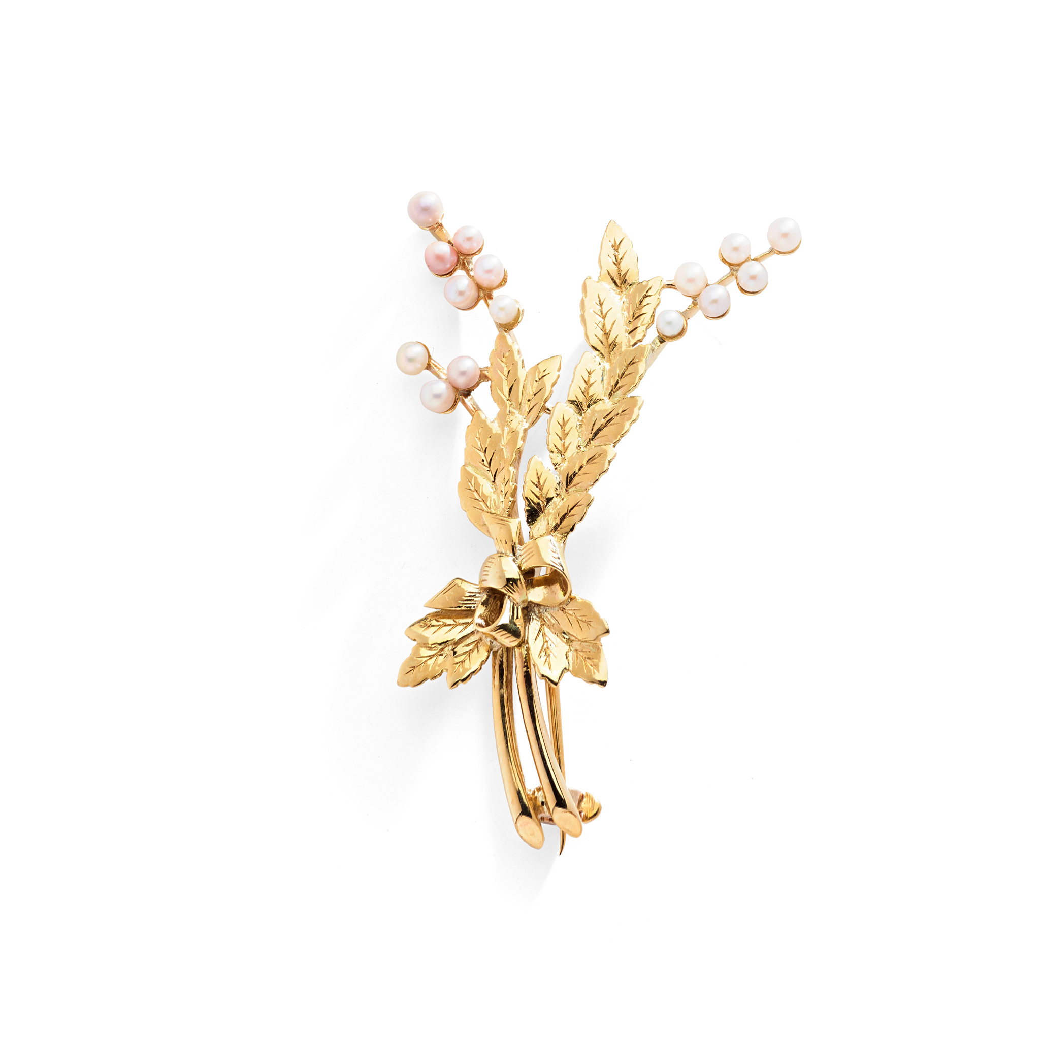 CAIRNCROSS OF PERTH: A SCOTTISH FRESHWATER PEARL BROOCH