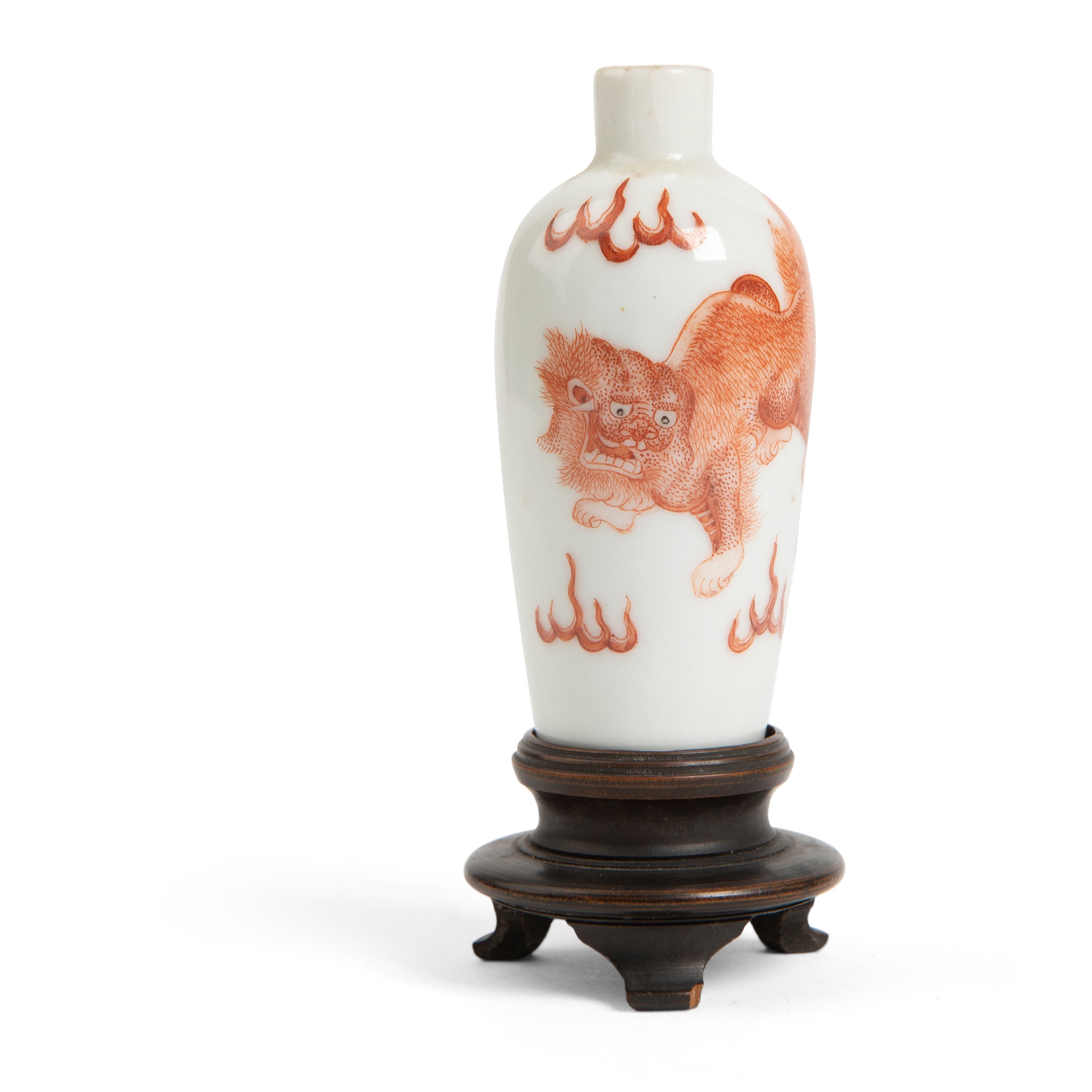 IRON-RED 'BUDDHIST LION' SNUFF BOTTLE