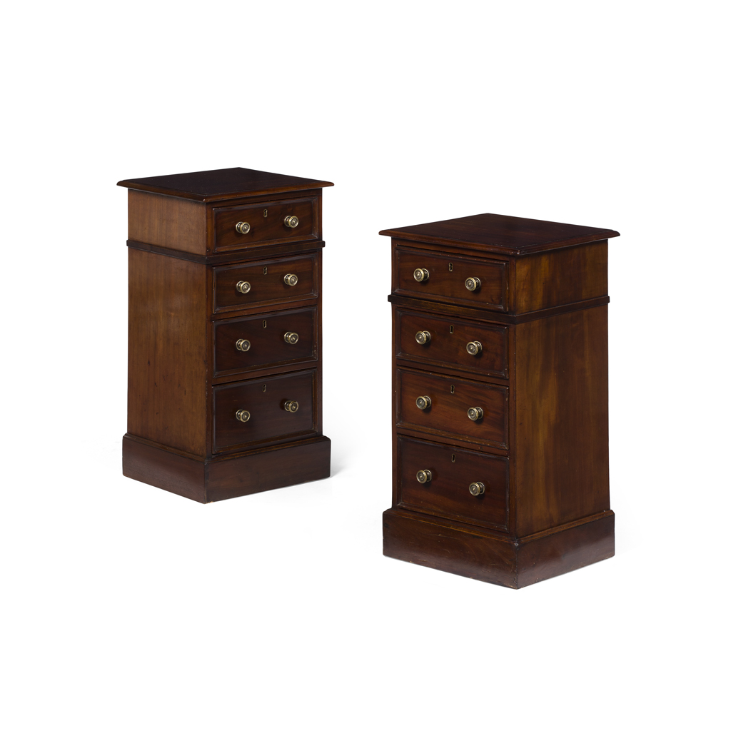 PAIR OF GEORGIAN STYLE MAHOGANY BEDSIDE CABINETS
