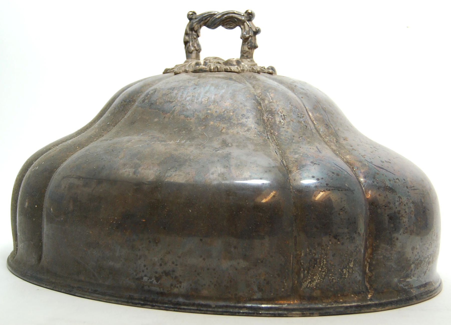 A graduated set of three meat covers