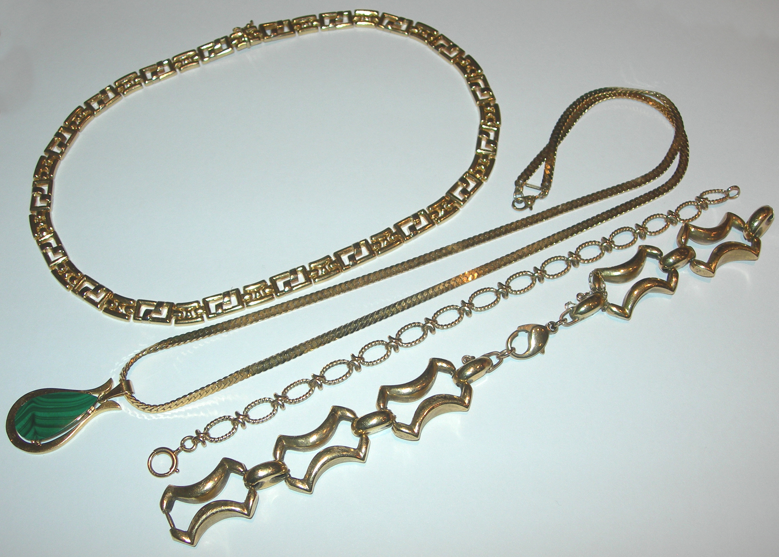 A modern fancy link necklace,