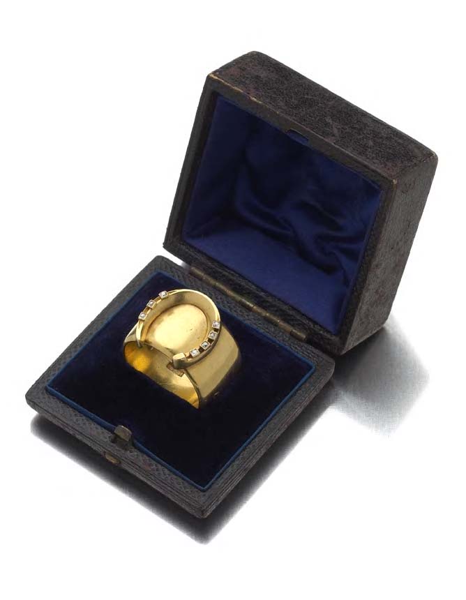 A late Victorian 18ct gold gentleman's ring,