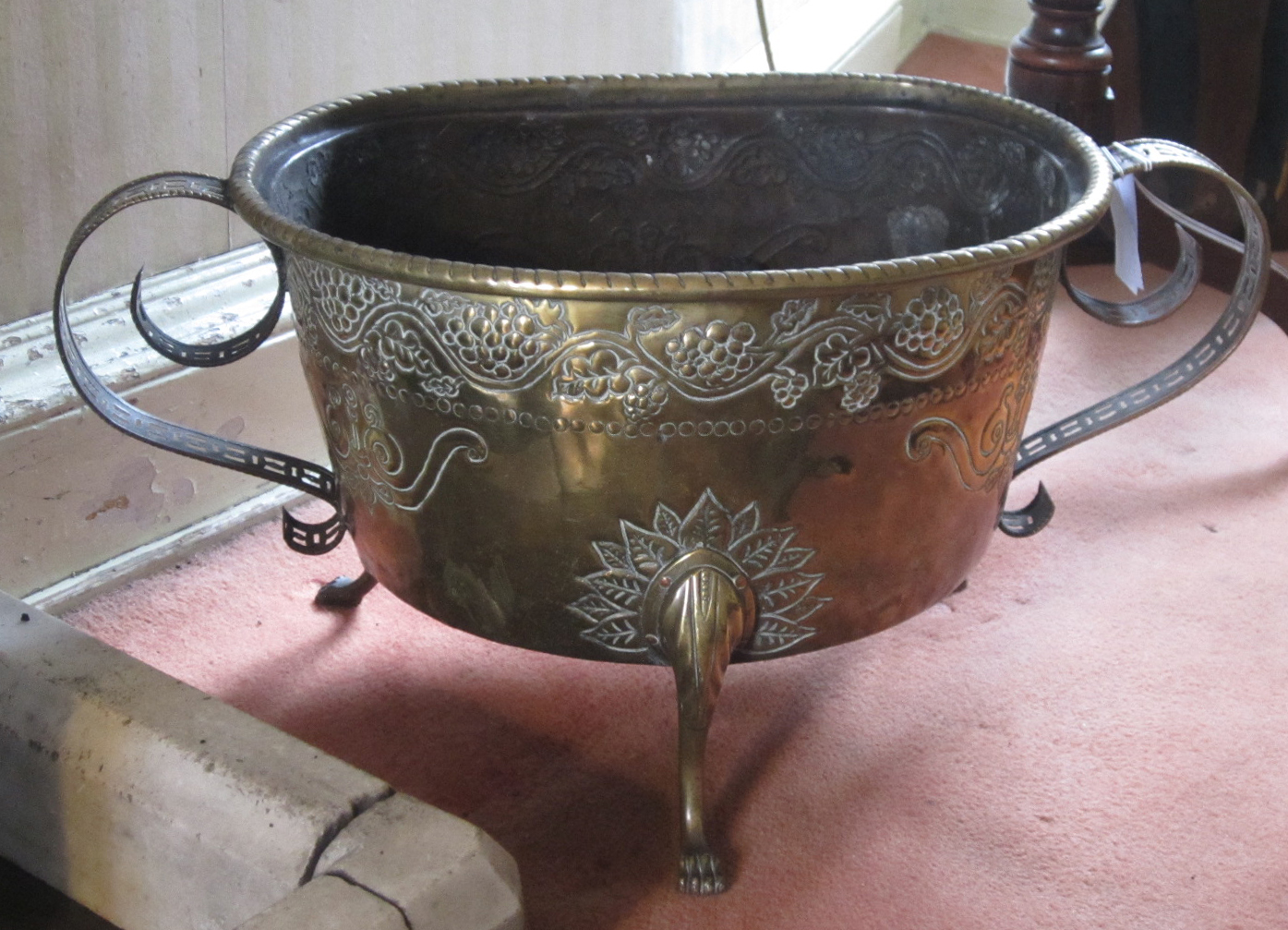 GROUP OF FIREPLACE ACCESSORIES