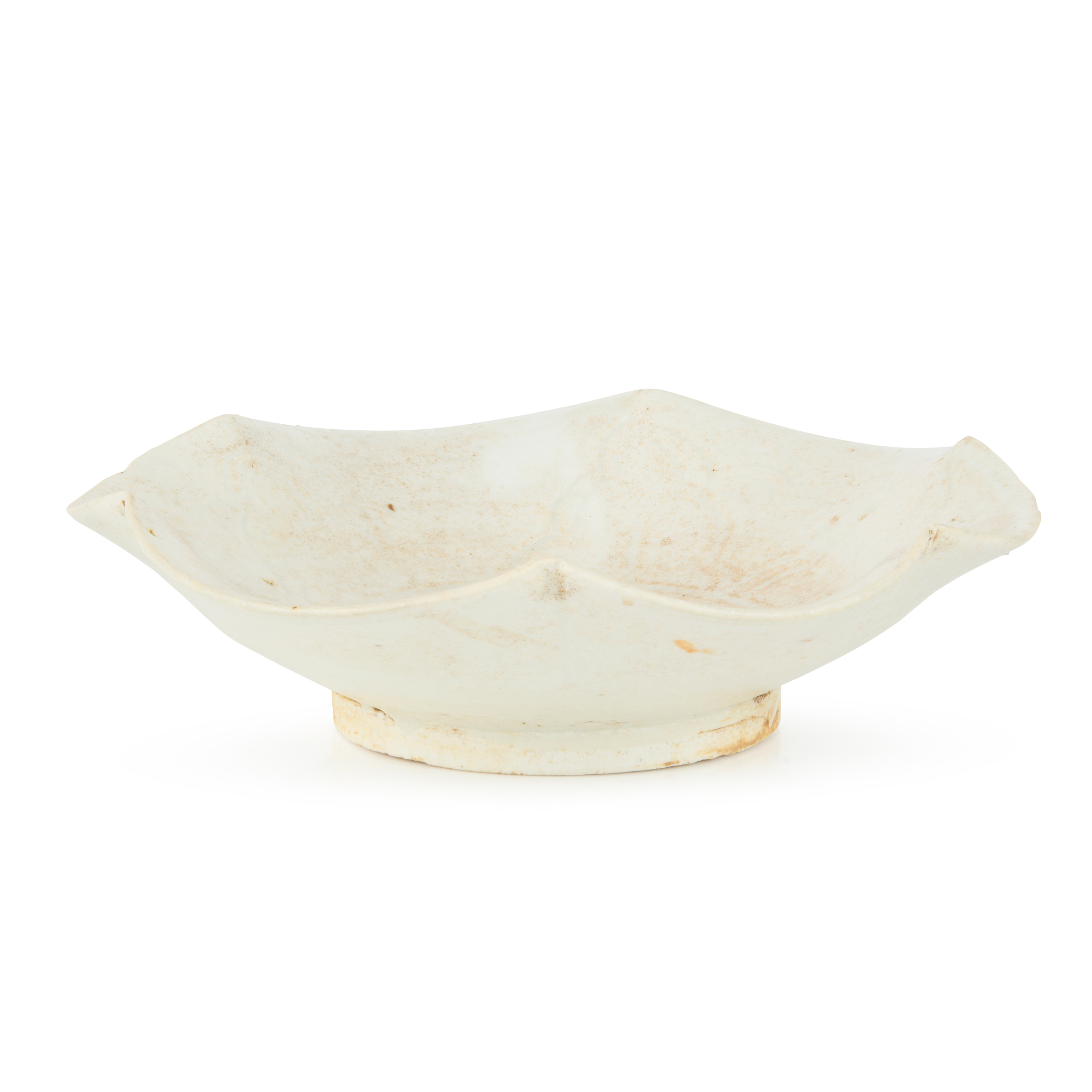 CHINESE WHITE-GLAZED FOLIATE DISH