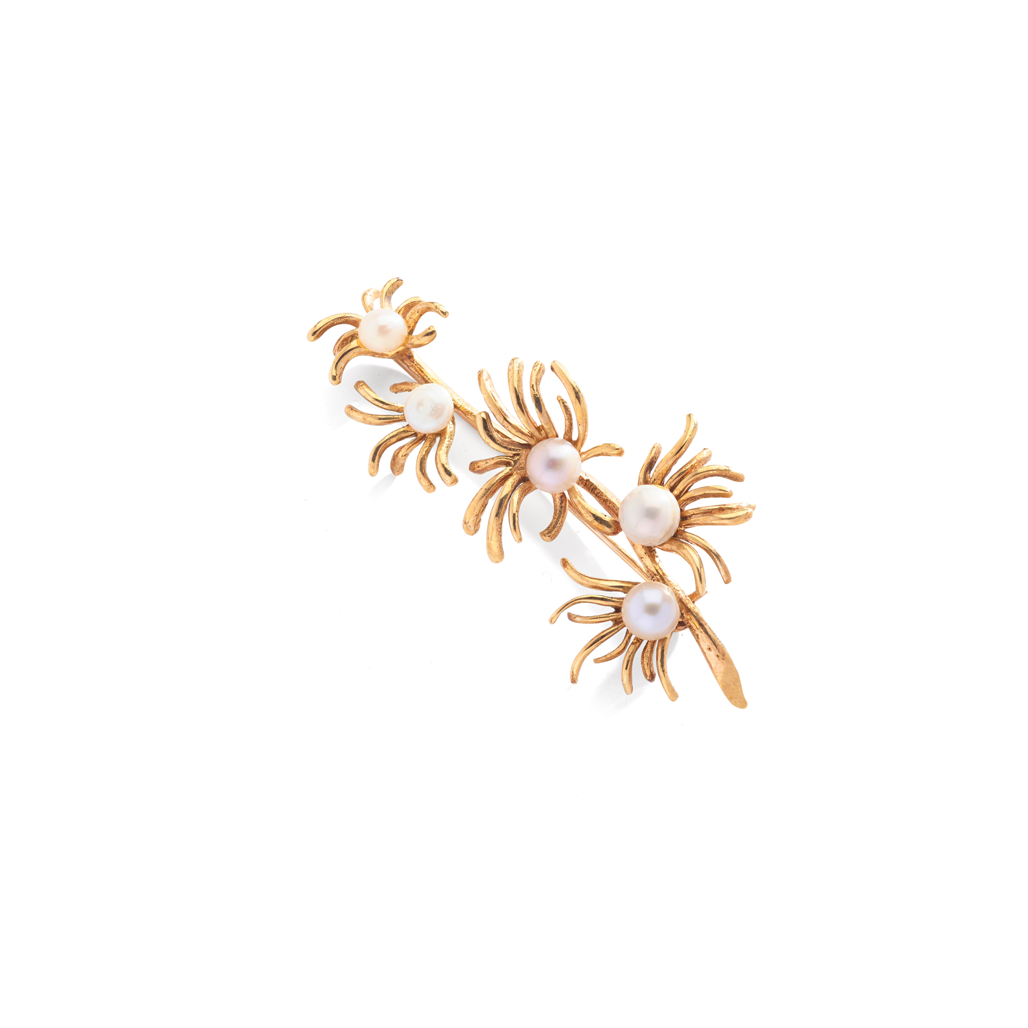 CAIRNCROSS OF PERTH: A 9CT GOLD SCOTTISH FRESHWATER PEARL BROOCH