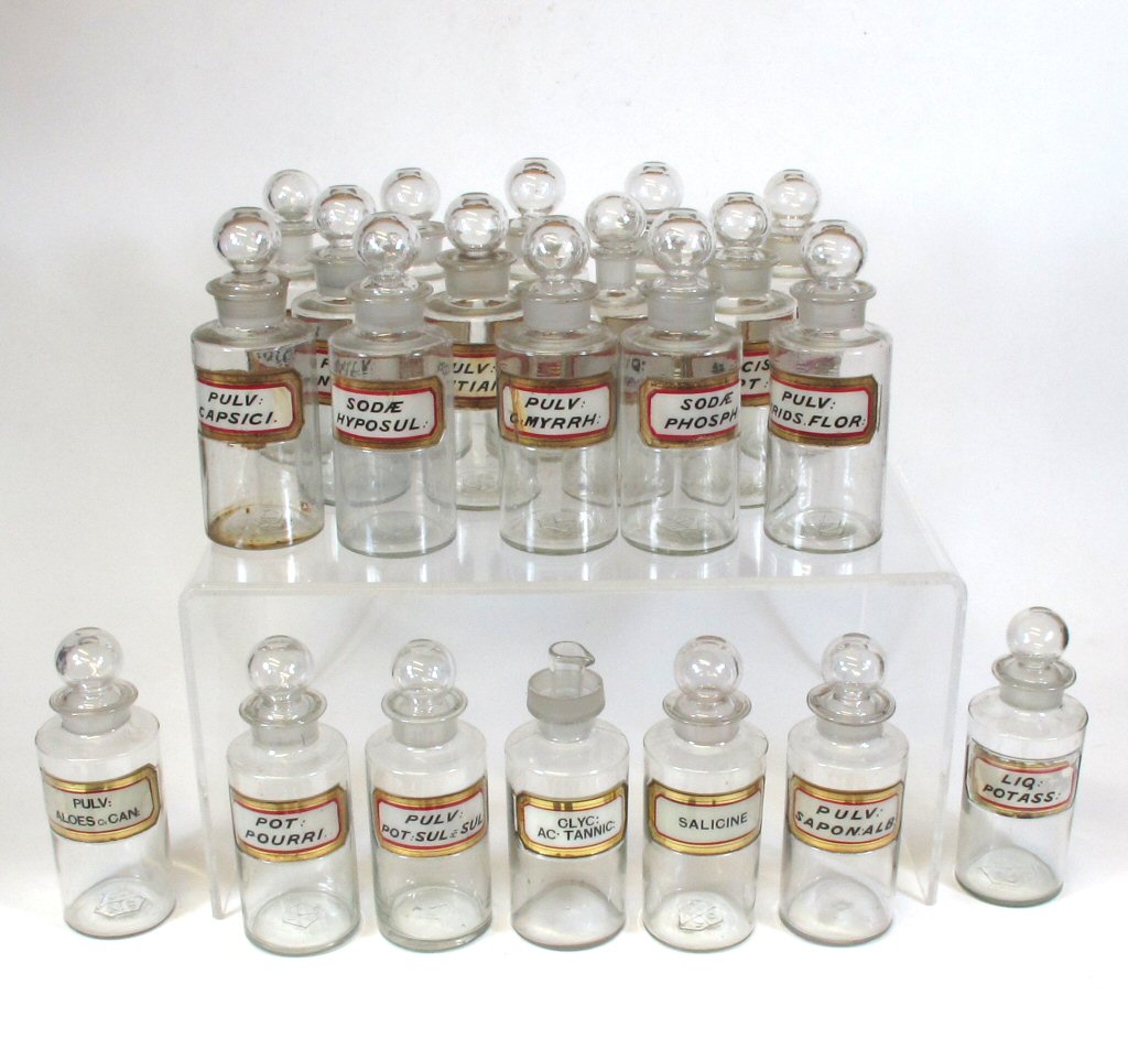LARGE COLLECTION OF CLEAR GLASS APOTHECARY BOTTLES