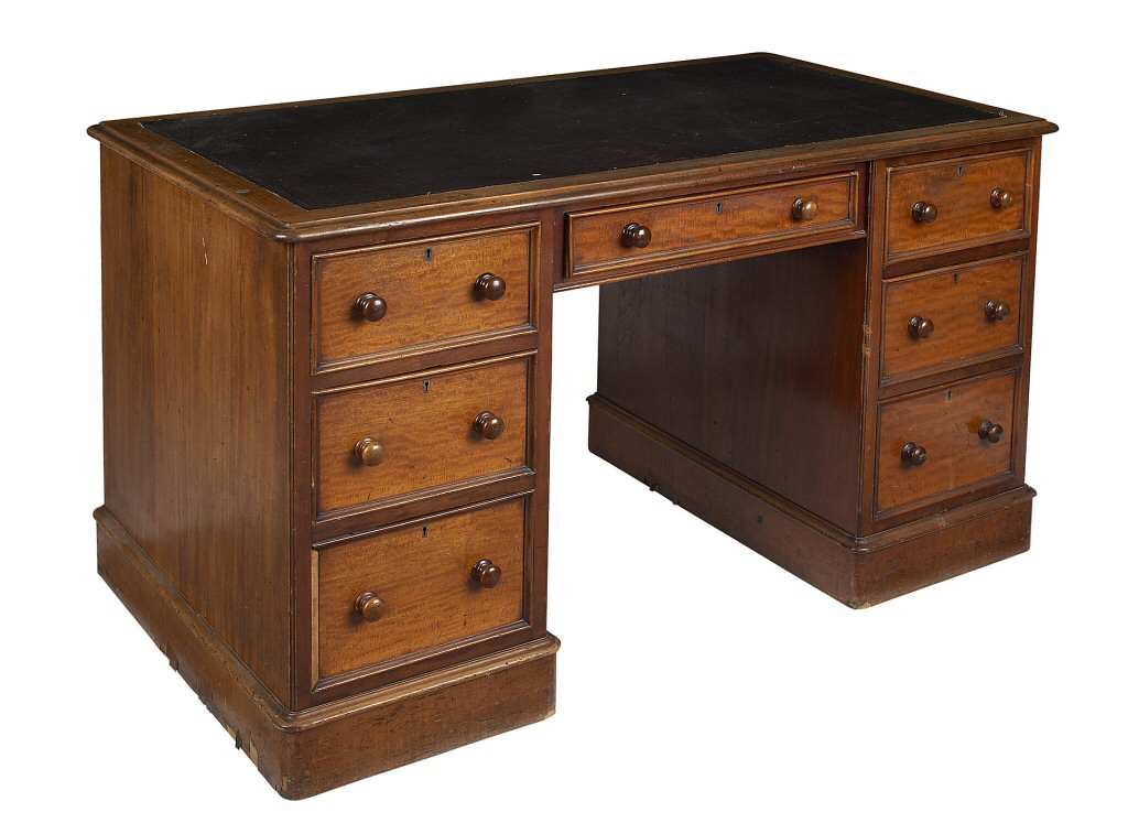 VICTORIAN MAHOGANY PEDESTAL DESK