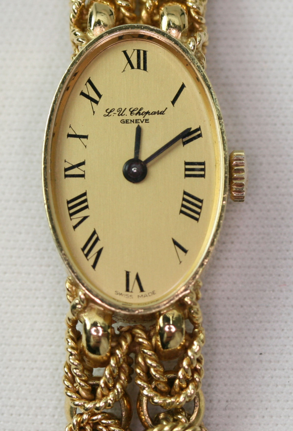 L. U. CHOPARD - a 1970's lady's 18ct gold wrist watch