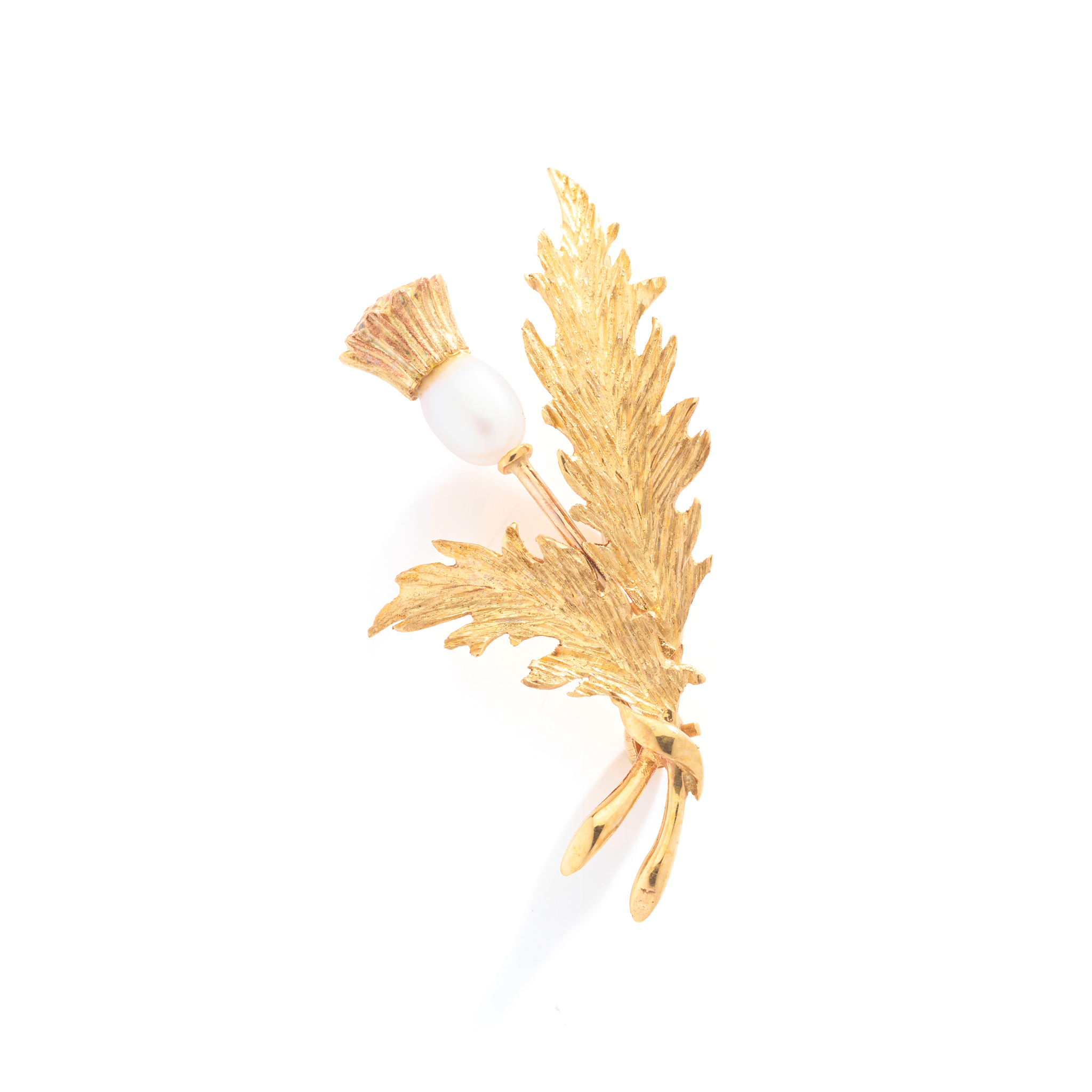 CAIRNCROSS OF PERTH: A 9CT GOLD SCOTTISH FRESHWATER PEARL ‘THISTLE’ BROOCH
