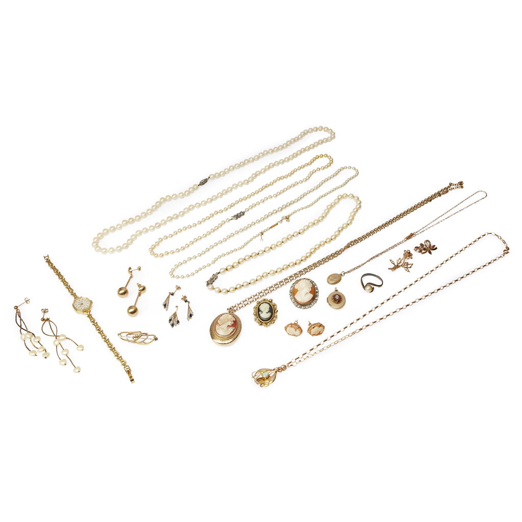 A collection of jewellery