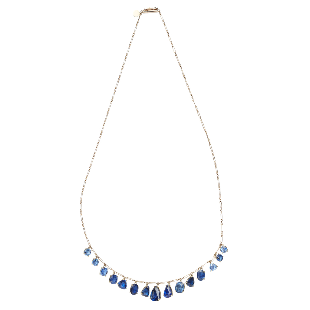 A sapphire set necklace