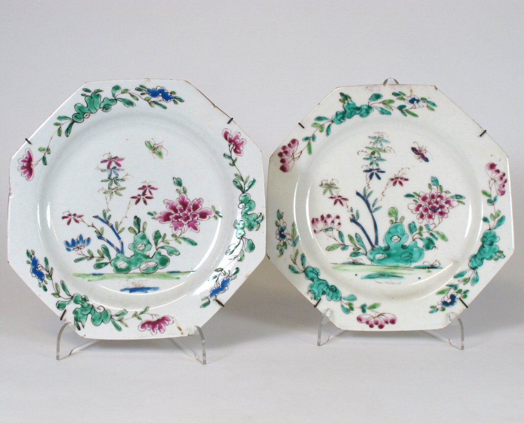 TWO BOW PLATES IN THE CHINESE FAMILLE ROSE STYLE