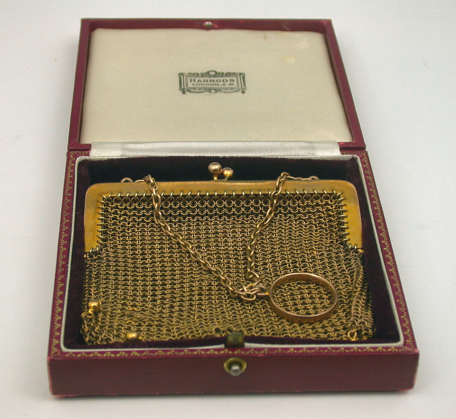 A 9ct gold evening purse,