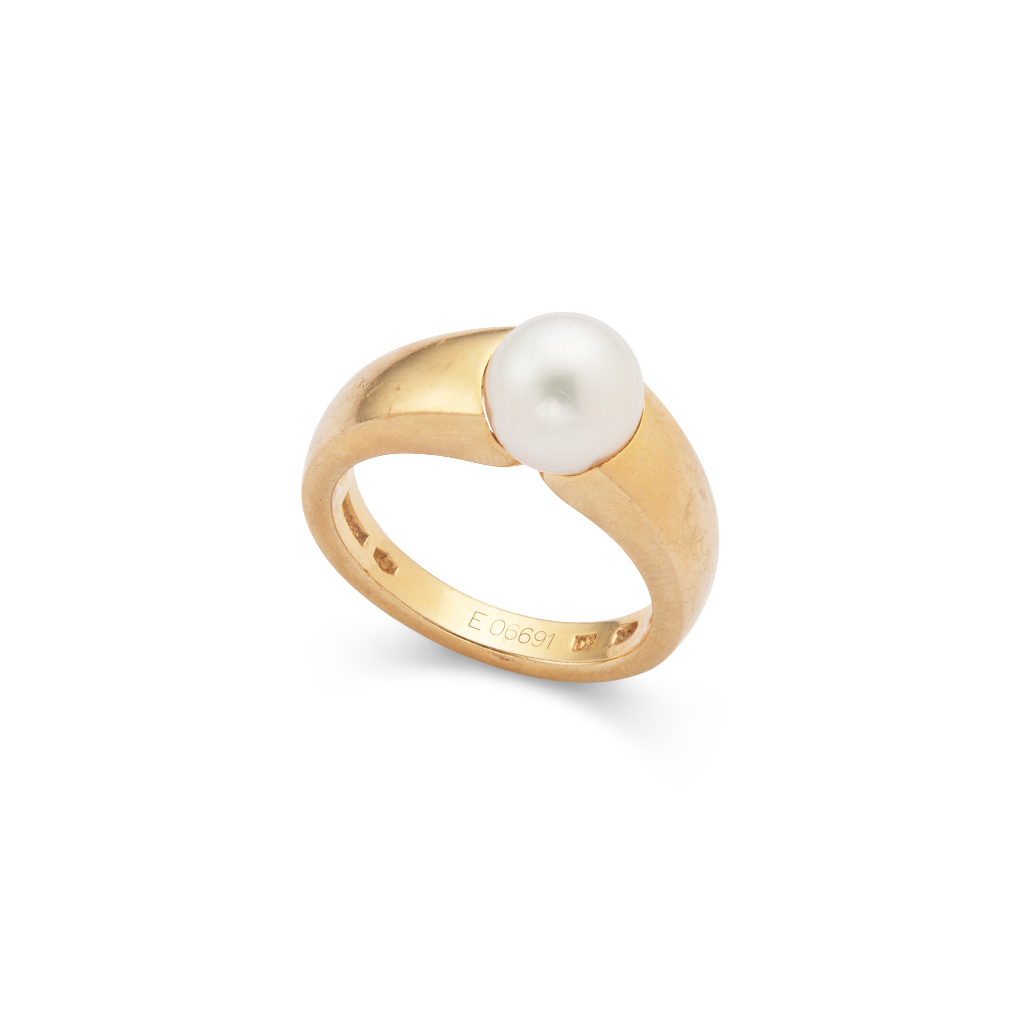 Boucheron: A cultured pearl ring