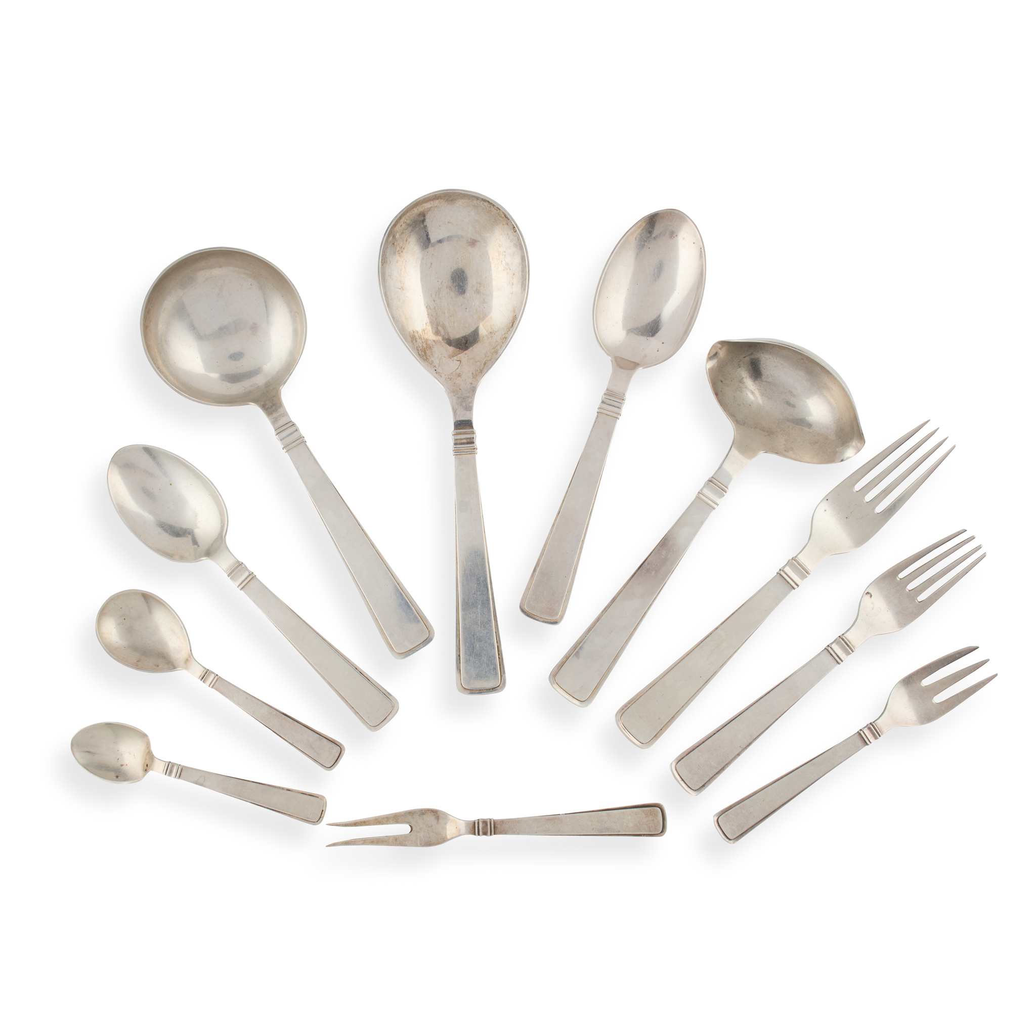 A MATCHED SET OF 20TH CENTURY FLATWARE