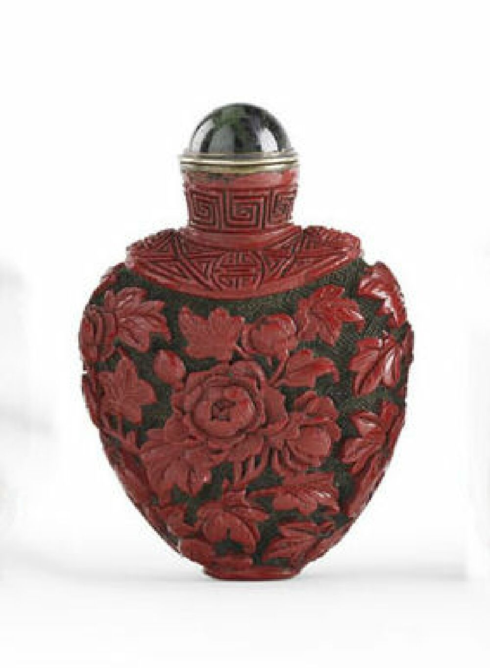 A Chinese carved cinnabar lacquer snuff bottle