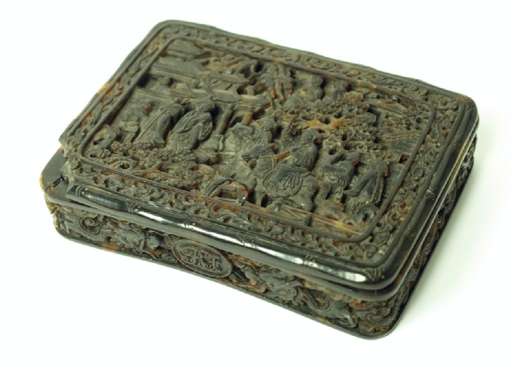 CHINESE EXPORT CARVED TORTOISE SHELL PATCH BOX